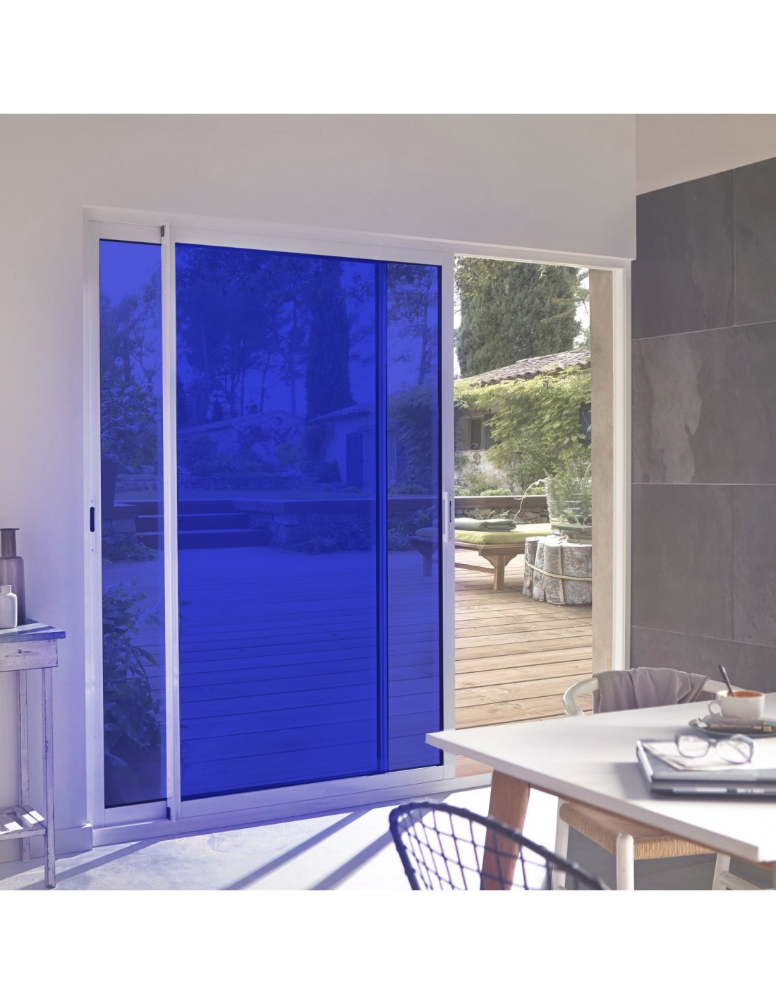 Film adhésif bleu ultra transparent pour décoration surface vitrée