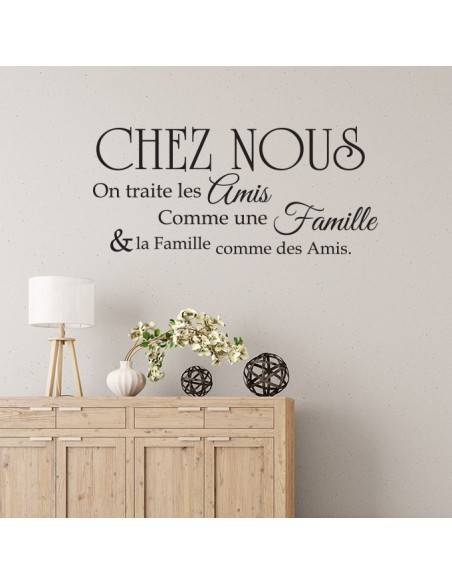 Sticker chez nous on traite les amis comme une famille