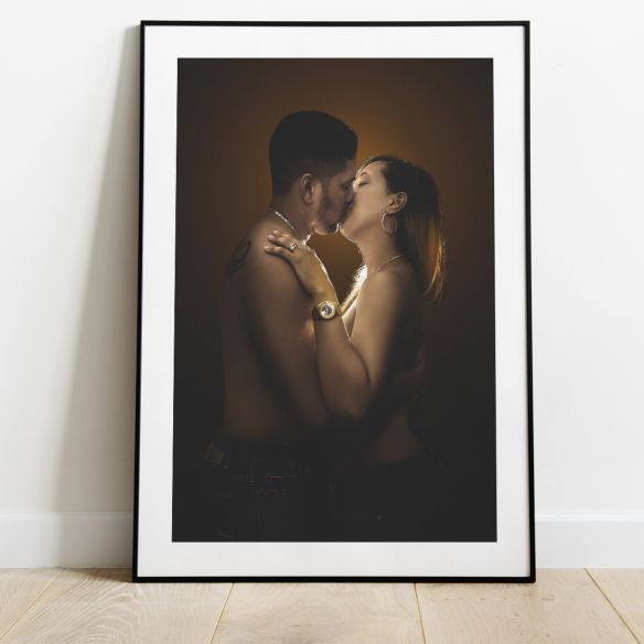 Couple enlacé poster