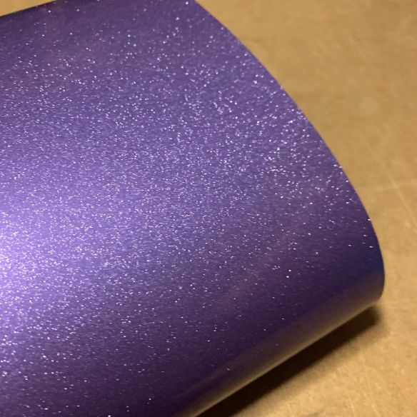 Film adhésif violet pailleté