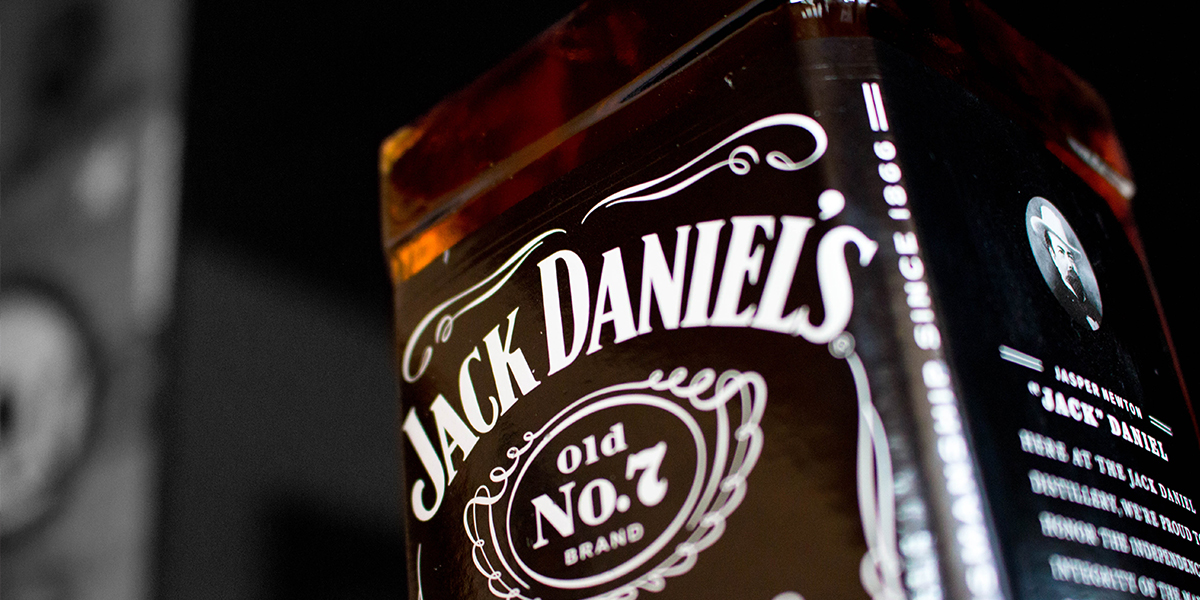 11 idées de DIY décos Jack Daniel's  bouteille de jack daniels, jack  daniels, fond d'écran téléphone