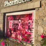 Décoration de vitrine Octobre Rose avec sticker imprimé