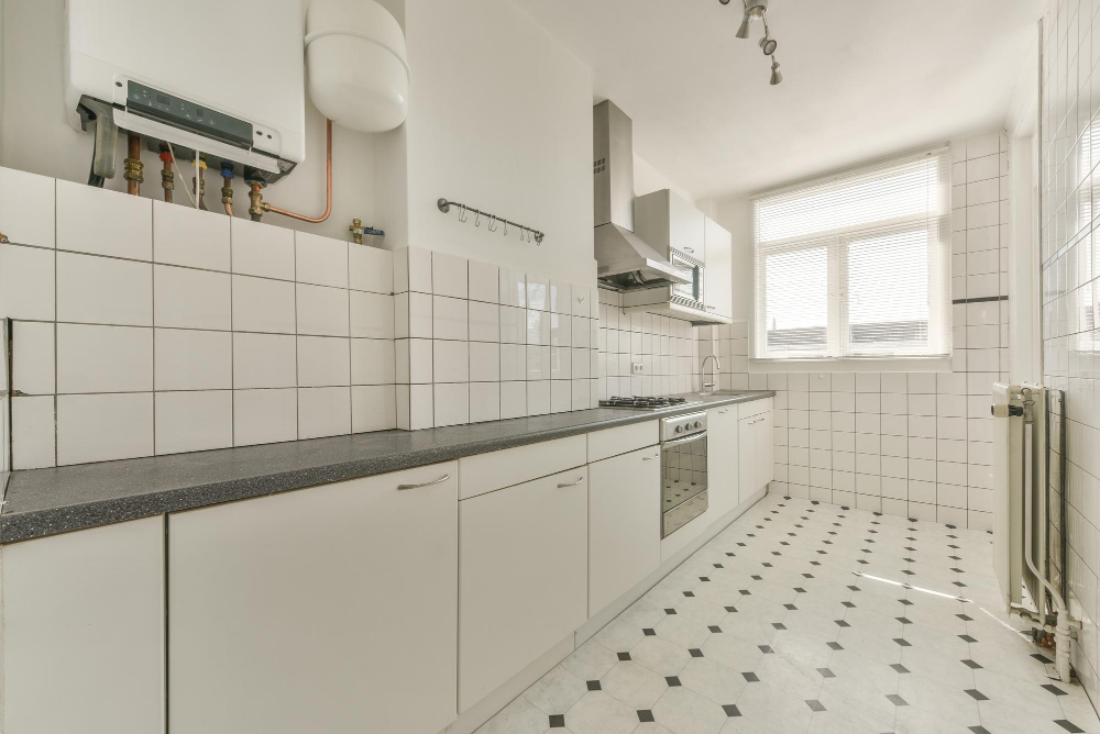 carrelage de cuisine avec joints visibles